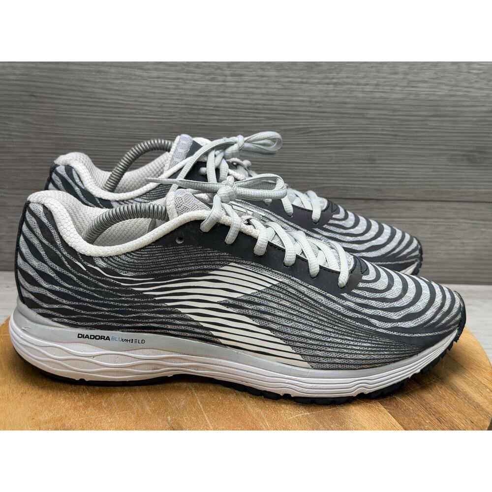 Diadora Mythos Blushield Fly Hip 3 Running Shoes, Silver/Black, Women’s Size 10